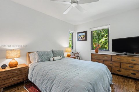 House in Miami Shores, Florida 3 bedrooms, 116.31 sq.m. № 2174113 - photo 15