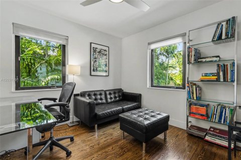 House in Miami Shores, Florida 3 bedrooms, 116.31 sq.m. № 2174113 - photo 23