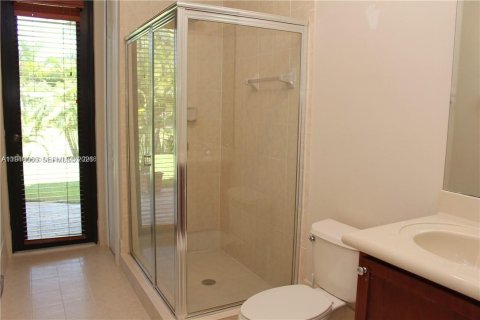 House in Cutler Bay, Florida 5 bedrooms, 438.22 sq.m. № 2004864 - photo 27