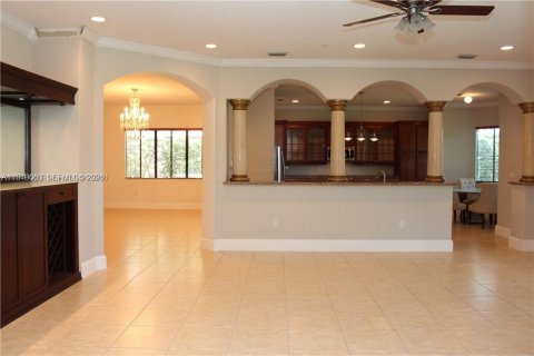 House in Cutler Bay, Florida 5 bedrooms, 438.22 sq.m. № 2004864 - photo 14