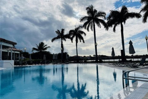 House in Cutler Bay, Florida 5 bedrooms, 438.22 sq.m. № 2004864 - photo 30