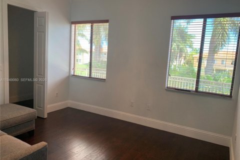 House in Cutler Bay, Florida 5 bedrooms, 438.22 sq.m. № 2004864 - photo 20