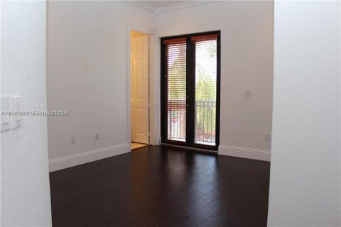 House in Cutler Bay, Florida 5 bedrooms, 438.22 sq.m. № 2004864 - photo 24