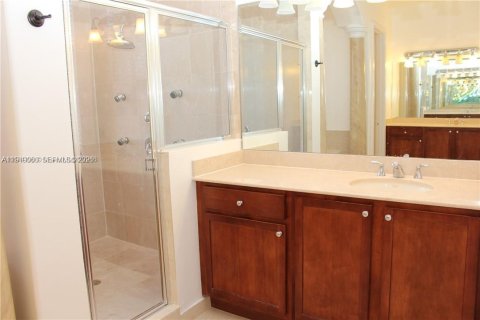 House in Cutler Bay, Florida 5 bedrooms, 438.22 sq.m. № 2004864 - photo 18