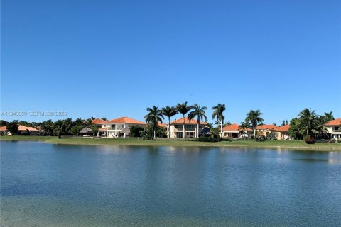 House in Cutler Bay, Florida 5 bedrooms, 438.22 sq.m. № 2004864 - photo 29