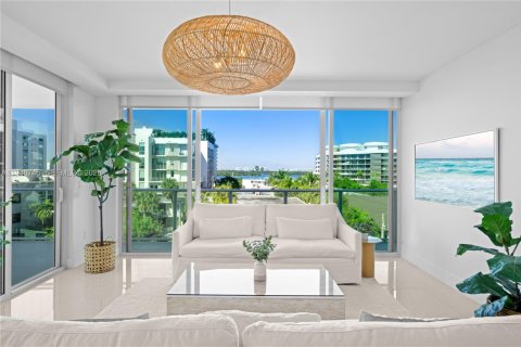 Кондоминиум с 2 спальнями в Бей-Харбор-Айлендс, Флорида № 2004923