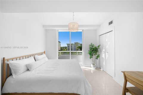 Снять в аренду кондоминиум в Бей-Харбор-Айлендс, Флорида 2 спальни, 112.13м2, № 2004923 - фото 21