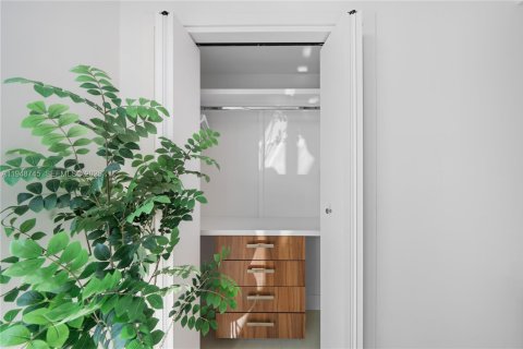 Снять в аренду кондоминиум в Бей-Харбор-Айлендс, Флорида 2 спальни, 112.13м2, № 2004923 - фото 23