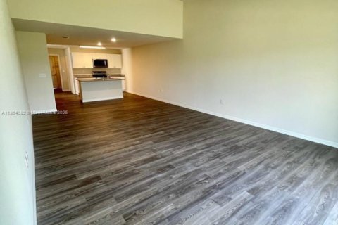 House in Lehigh Acres, Florida 3 bedrooms № 2012633 - photo 4