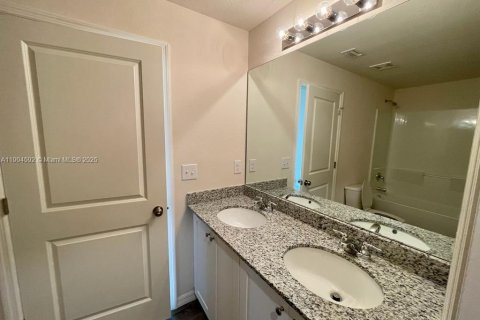 House in Lehigh Acres, Florida 3 bedrooms № 2012633 - photo 7