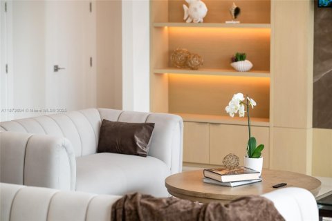 House in Lighthouse Point, Florida 5 bedrooms, 509.75 sq.m. № 1979961 - photo 15