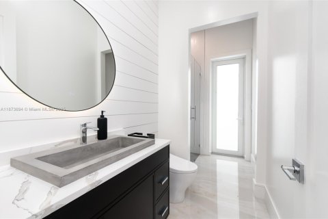 House in Lighthouse Point, Florida 5 bedrooms, 509.75 sq.m. № 1979961 - photo 21