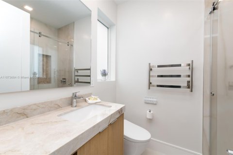 House in Lighthouse Point, Florida 5 bedrooms, 509.75 sq.m. № 1979961 - photo 25