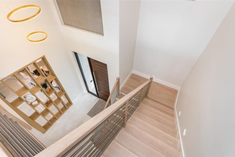 House in Lighthouse Point, Florida 5 bedrooms, 509.75 sq.m. № 1979961 - photo 20