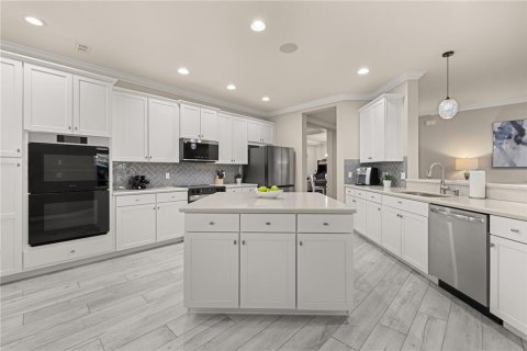 House in Winter Garden, Florida 4 bedrooms, 258.27 sq.m. № 1875850 - photo 19