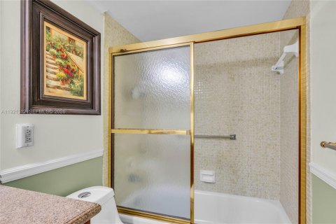 Copropriété à vendre à Deerfield Beach, Floride: 2 chambres, 91.32 m2 № 2082724 - photo 17