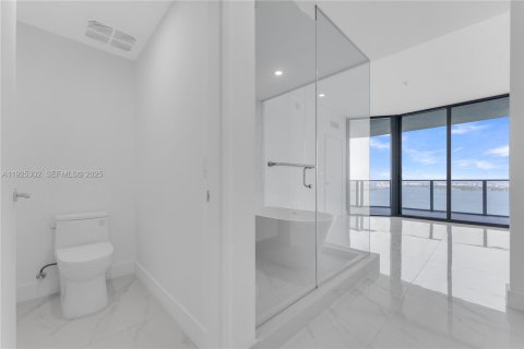 Condominio en venta en Miami, Florida, 2 dormitorios, 143.26 m2 № 1983697 - foto 17