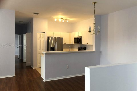 Condo in Miramar, Florida, 2 bedrooms  № 1994281 - photo 3