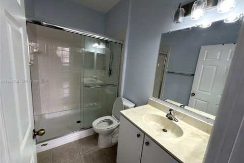 Condo in Miramar, Florida, 2 bedrooms  № 1994281 - photo 9
