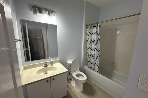 Condo in Miramar, Florida, 2 bedrooms  № 1994281 - photo 13