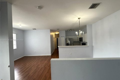 Condo in Miramar, Florida, 2 bedrooms  № 1994281 - photo 5