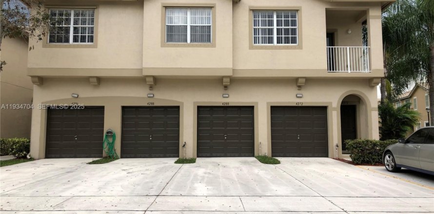 Condo in Miramar, Florida, 2 bedrooms  № 1994281