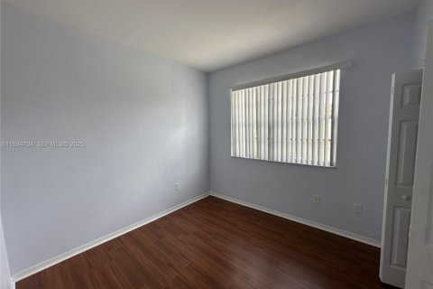 Condo in Miramar, Florida, 2 bedrooms  № 1994281 - photo 12