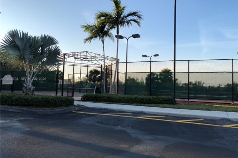 Condo in Miramar, Florida, 2 bedrooms  № 1994281 - photo 23