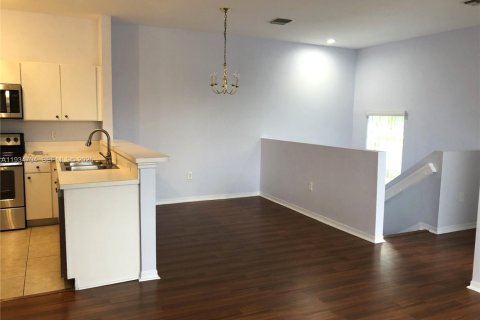 Condo in Miramar, Florida, 2 bedrooms  № 1994281 - photo 15