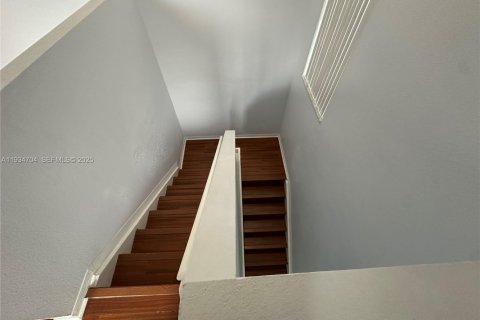 Condo in Miramar, Florida, 2 bedrooms  № 1994281 - photo 16