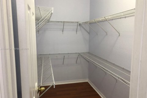 Condo in Miramar, Florida, 2 bedrooms  № 1994281 - photo 11