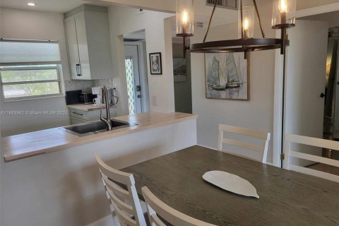 Condo in Lauderdale Lakes, Florida, 1 bedroom  № 1978551 - photo 8