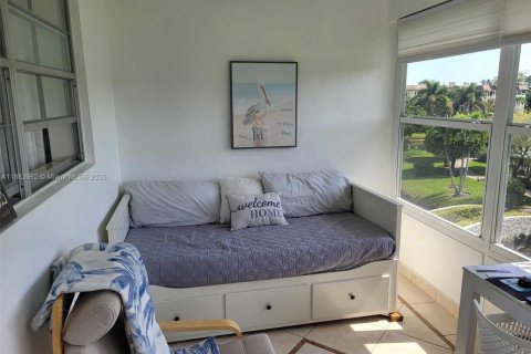 Condo in Lauderdale Lakes, Florida, 1 bedroom  № 1978551 - photo 16