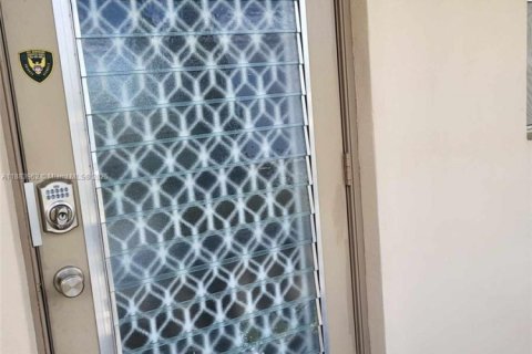 Condo in Lauderdale Lakes, Florida, 1 bedroom  № 1978551 - photo 18