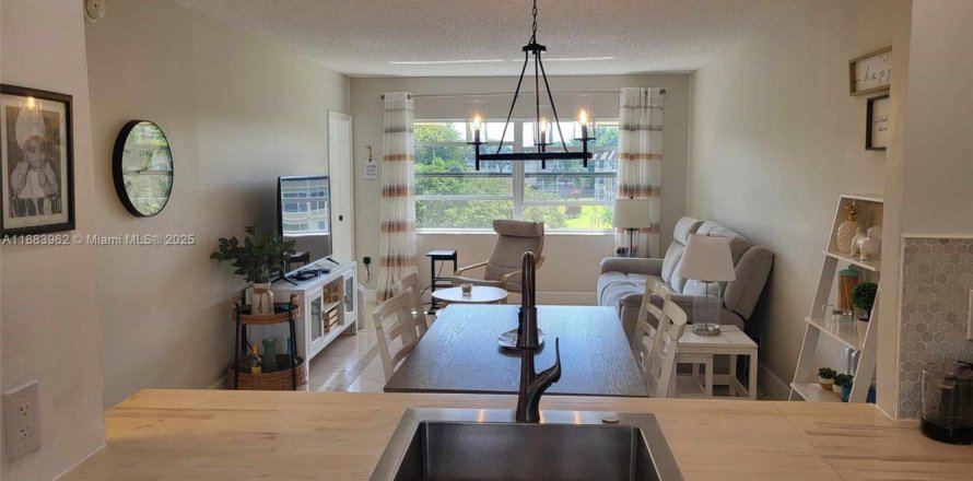 Condo in Lauderdale Lakes, Florida, 1 bedroom  № 1978551