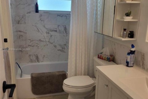 Condo in Lauderdale Lakes, Florida, 1 bedroom  № 1978551 - photo 10