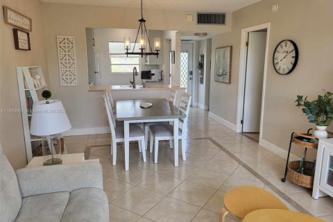 Condo in Lauderdale Lakes, Florida, 1 bedroom  № 1978551 - photo 6