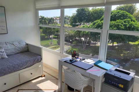 Condo in Lauderdale Lakes, Florida, 1 bedroom  № 1978551 - photo 17