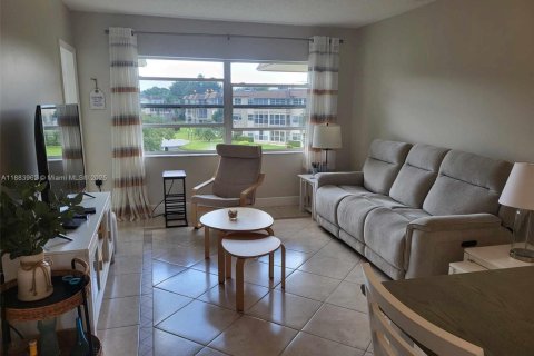 Condo in Lauderdale Lakes, Florida, 1 bedroom  № 1978551 - photo 5