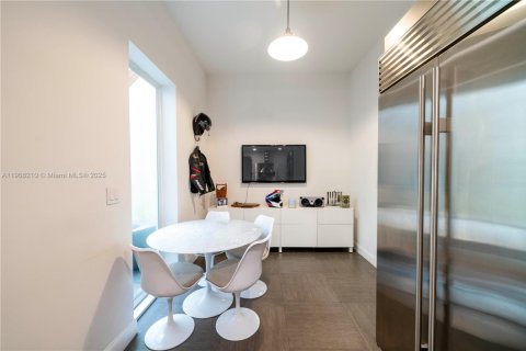 Touwnhouse à vendre à Miami Beach, Floride: 5 chambres, 347.55 m2 № 1966298 - photo 10