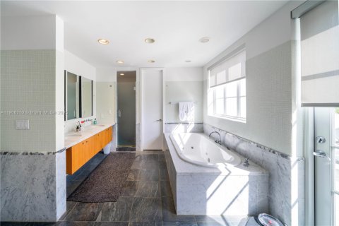 Touwnhouse à vendre à Miami Beach, Floride: 5 chambres, 347.55 m2 № 1966298 - photo 16