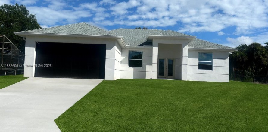 Villa ou maison à Lehigh Acres, Floride 3 chambres, 147.34 m2 № 1939116