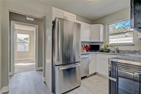 Casa en venta en Tampa, Florida, 4 dormitorios, 176.51 m2 № 1913119 - foto 14