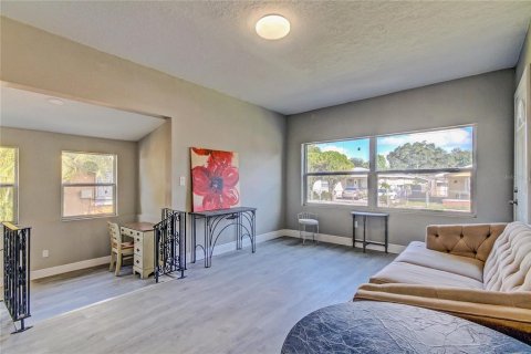 Casa en venta en Tampa, Florida, 4 dormitorios, 176.51 m2 № 1913119 - foto 12