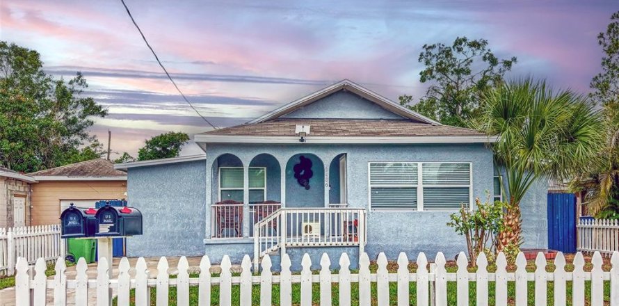 Casa en Tampa, Florida 4 dormitorios, 176.51 m2 № 1913119