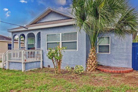 Casa en venta en Tampa, Florida, 4 dormitorios, 176.51 m2 № 1913119 - foto 8
