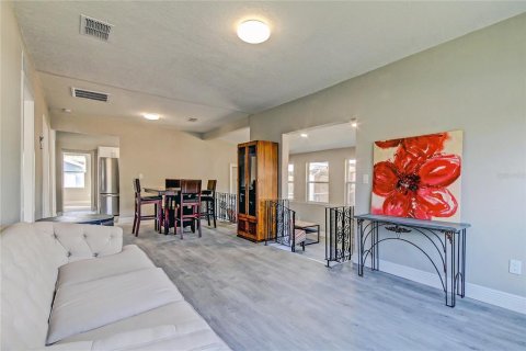 Casa en venta en Tampa, Florida, 4 dormitorios, 176.51 m2 № 1913119 - foto 11