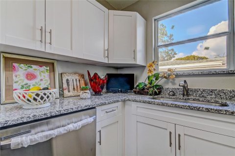 Casa en venta en Tampa, Florida, 4 dormitorios, 176.51 m2 № 1913119 - foto 16