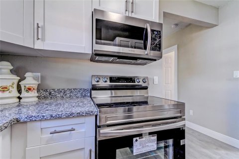 Casa en venta en Tampa, Florida, 4 dormitorios, 176.51 m2 № 1913119 - foto 18