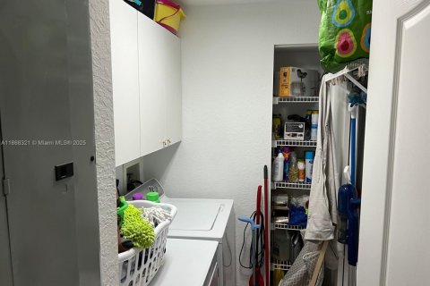 Condominio en venta en Doral, Florida, 3 dormitorios, 158.86 m2 № 1979331 - foto 14